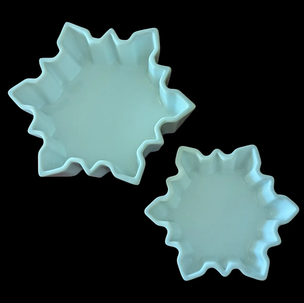 Crate&Barrel ceramic Snowflake nesting Dishes (2)